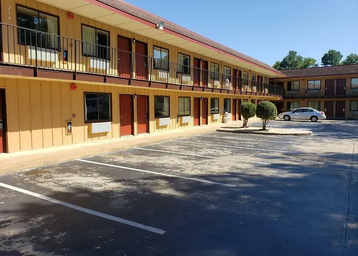 Super 7 Inn